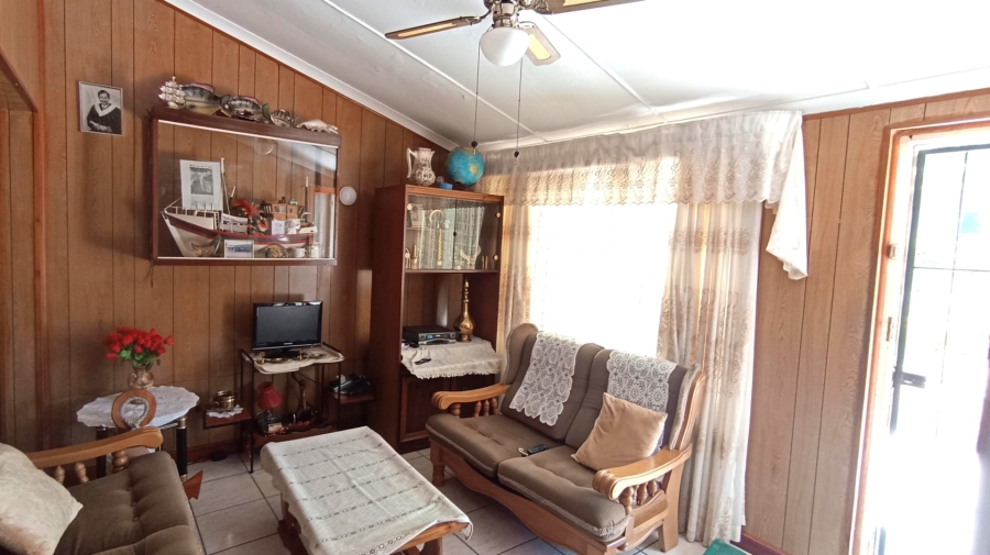 2 Bedroom Property for Sale in Louwville Western Cape